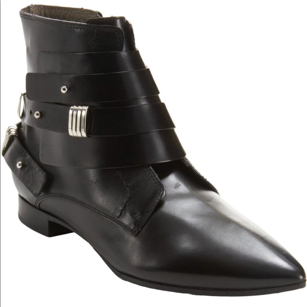 Tronchetto Leather Black Point Toe Ankle Booties